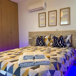 fat-cow-apartment-103.larnacahotels.org/